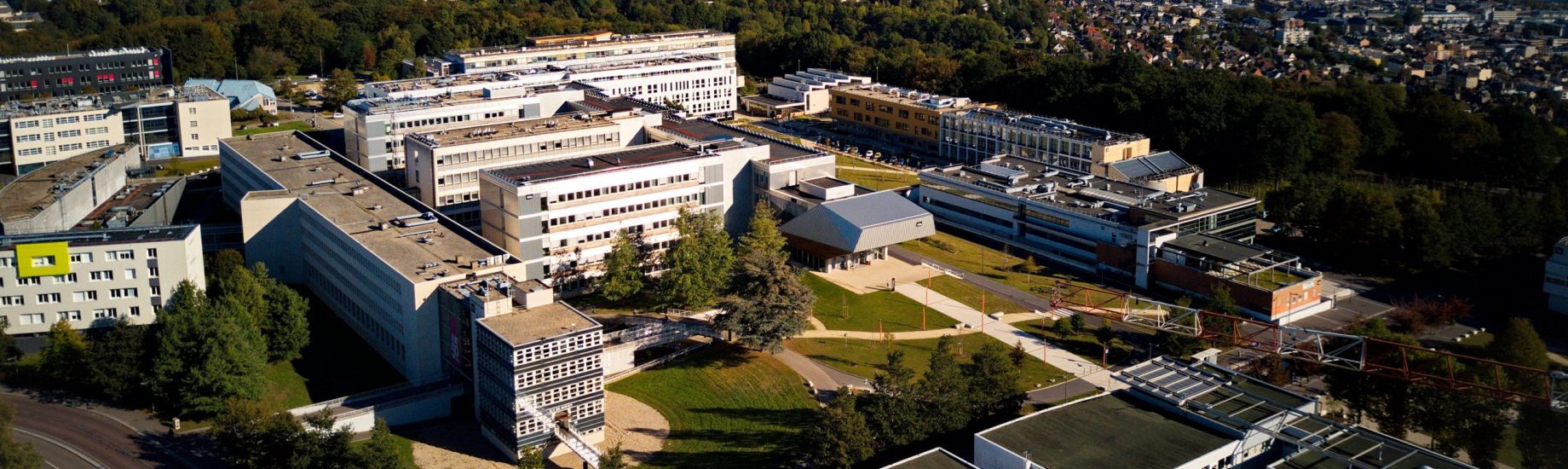 Vue aérienne du campus de Mont-Saint-Aignan