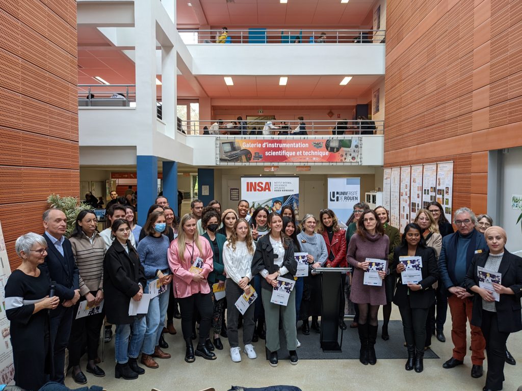 24 estudiantes involucrados en un curso científico premiado