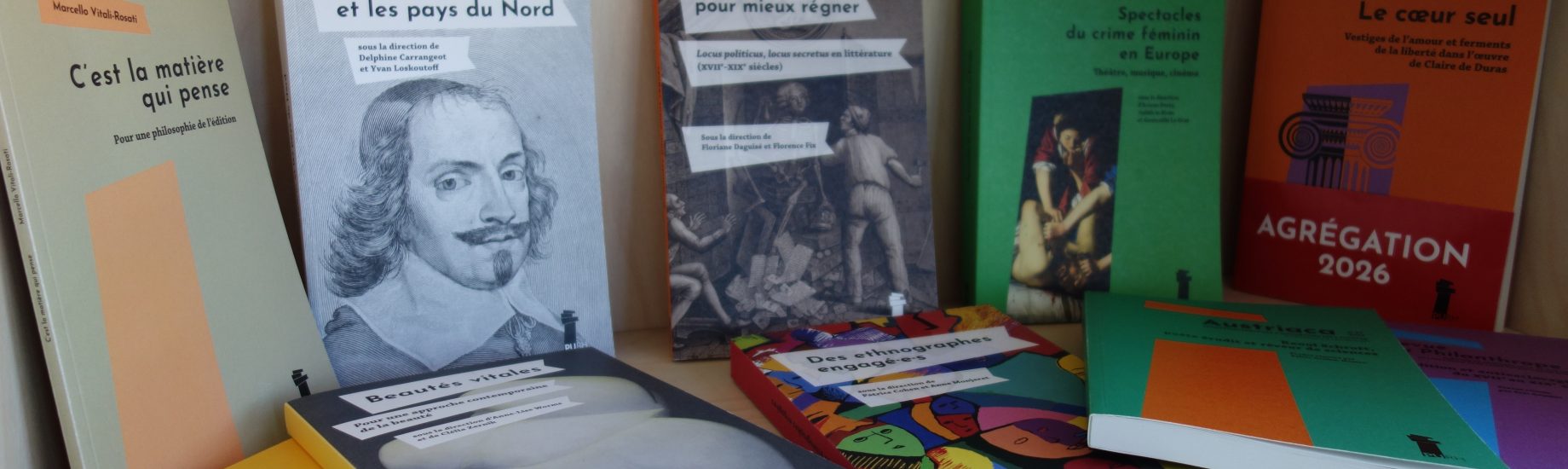 Livres sur une étagère