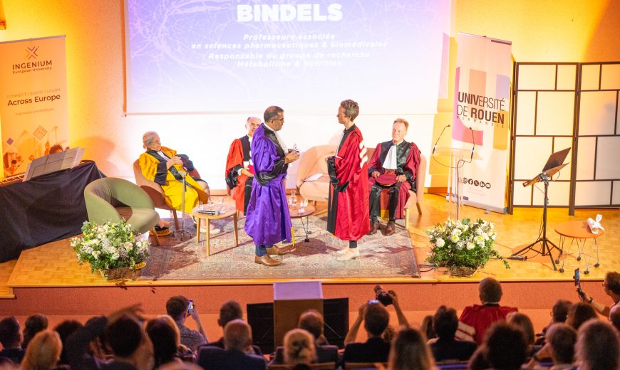 Crémonie Honoris Causa remise diplôme Laure Bindels