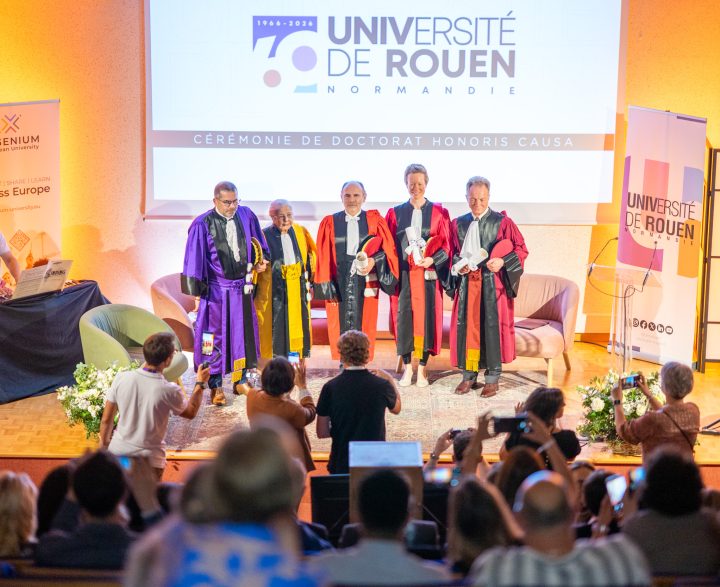 Crémonie Honoris Causa; les 4 récipiendaires et le président de l'université de Rouen Normandie